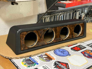 Lisanäidikute raam nahatatud ja spooniga viimistletud