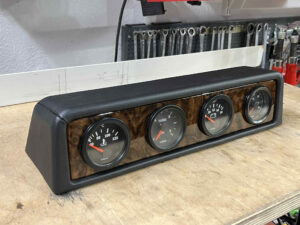 Lisanäidikute raam nahatatud ja spooniga viimistletud