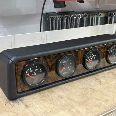 Lisanäidikute raam nahatatud ja spooniga viimistletud